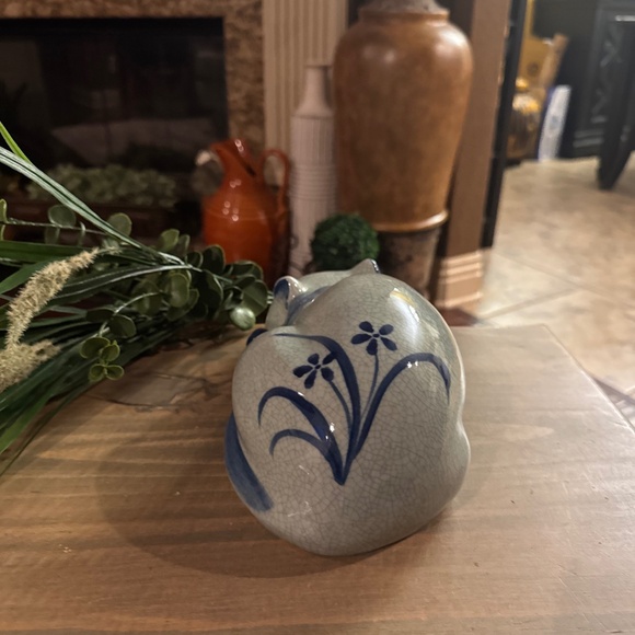 Vintage 9.5” x 5” Crackle Glazed Ceramic Sleeping Cat. Blue & Blue-Gray. - Picture 3 of 6